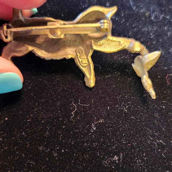 Vintage JJ Jonette Gold Tone Metal Cat Playing With Butterfly Brooch Pin 2.5" - Picture 3 of 4